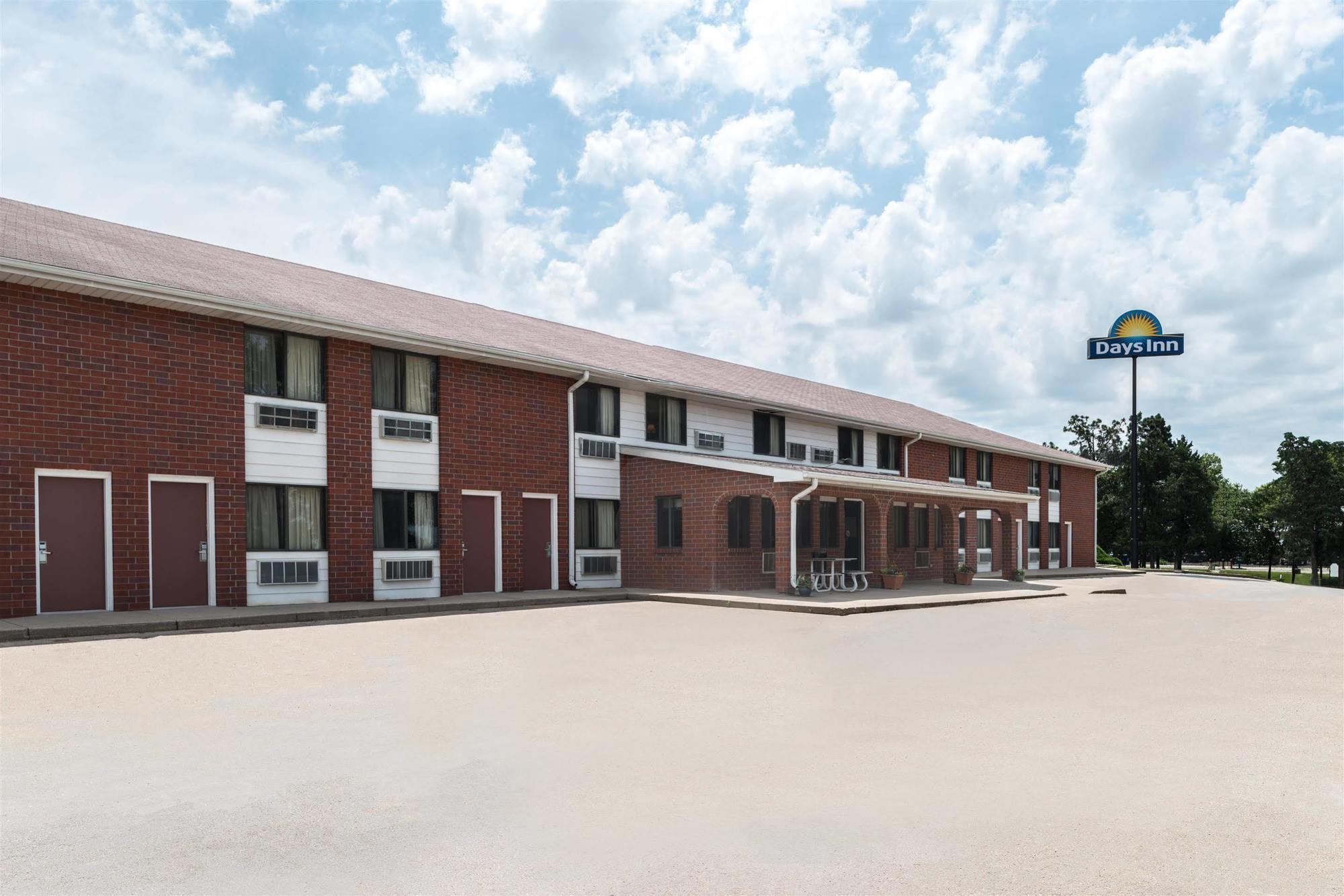 Days Inn By Wyndham Lincoln South 外观 照片